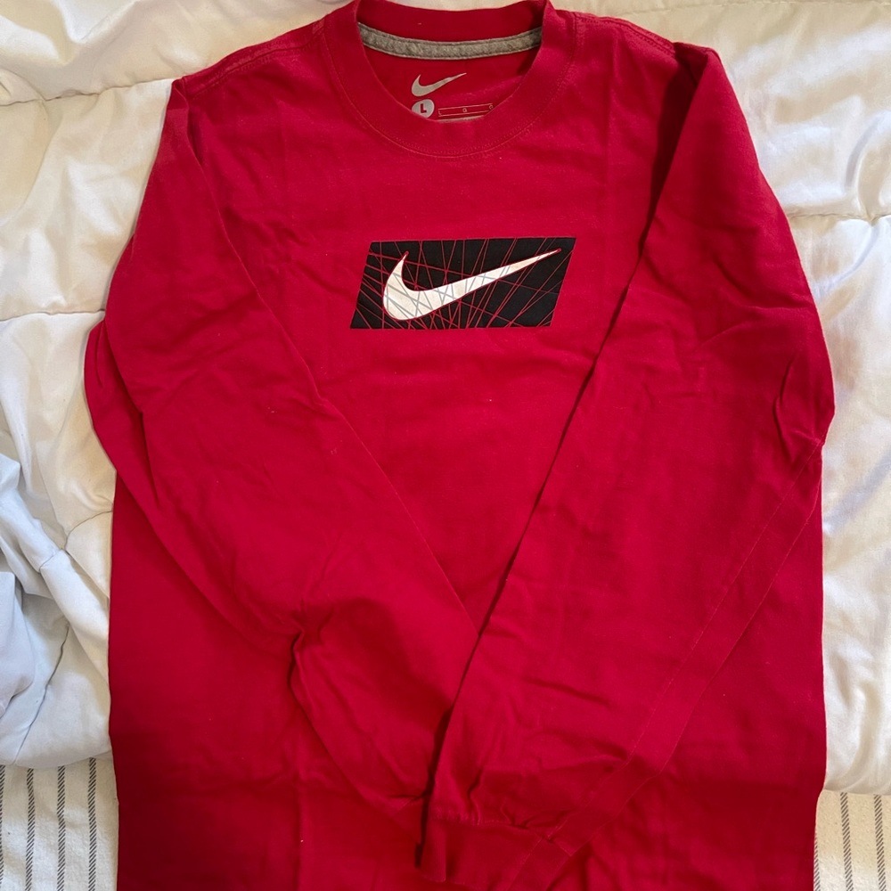 Nike boys long sleeve
Red
Size L